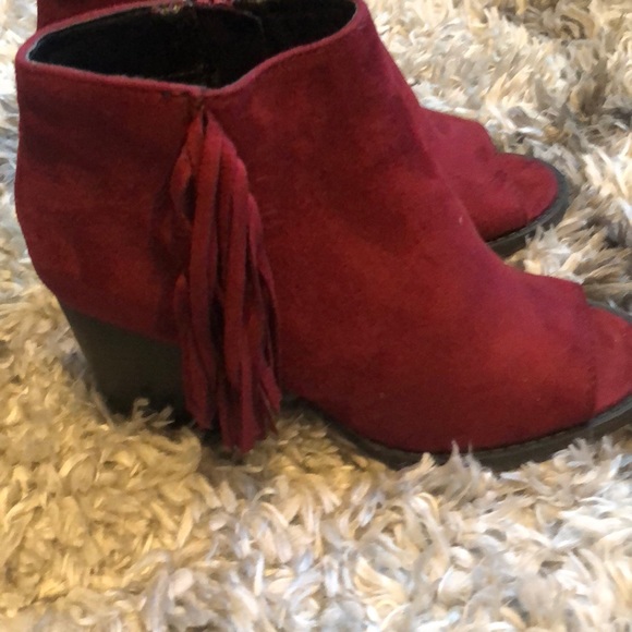 Shoes - Picture 2 of 4